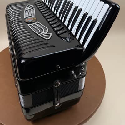 Guerrini Folk 120-Bass Accordion – 5 Reeds, Dual Dry/Musette Tuning ("Two Accordions in One") image 6