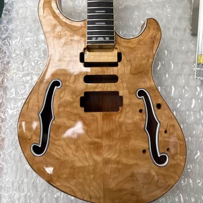 Manoli Guitars 2025 - Natural / Nitro image 6
