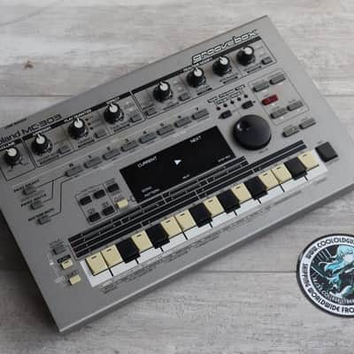 Roland MC-303 Groovebox Sequencer