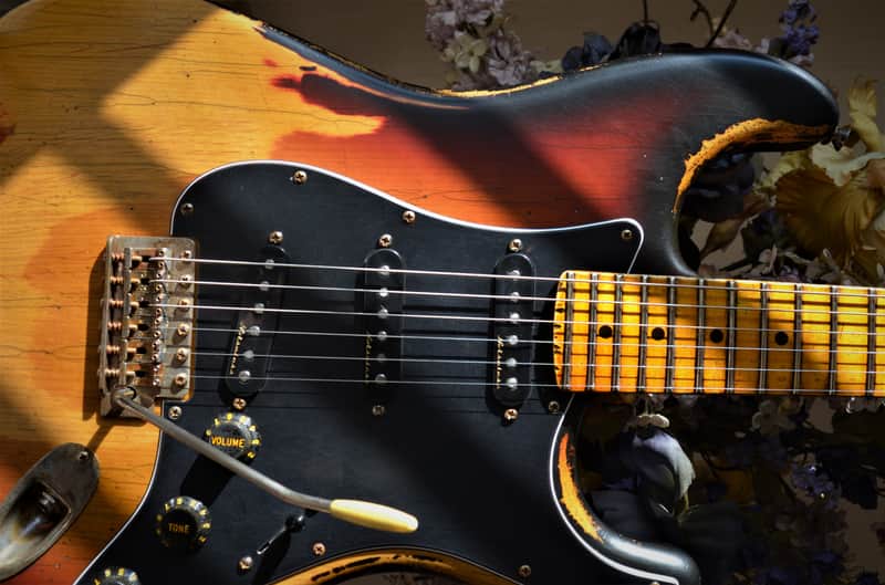 American Fender Stratocaster Sunburst Relic Noiseless Pickups image 1