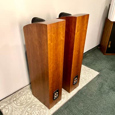 Bowers & Wilkins B&W 703 Speakers image 11