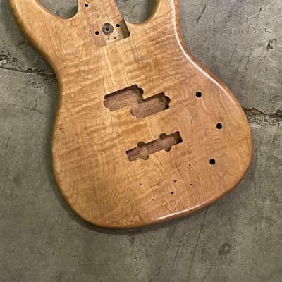Peavey Bass guitar body image 1