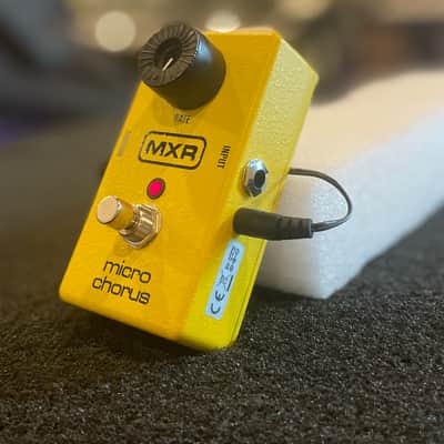MXR M148 Micro Chorus Yellow Modulation Effect Pedal for Electric Guitar image 2