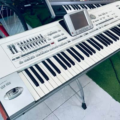 Korg Pa2X Pro 76-Key Professional Arranger Keyboard 2000s - Silver