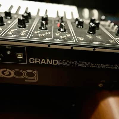 Moog Grandmother Dark 32-Key Semi-Modular Analog Synthesizer 2020 - Present - Black / Black Panel W/ Carrying Case image 7