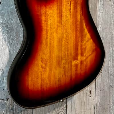 2025 Squier Classic Vibe '60s Jazz Bass Fretless - 3-Color Sunburst, Support Indie Guitar Shops and Buy it Here! image 10