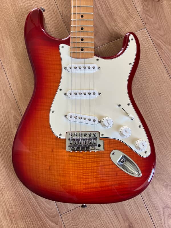 2015 Fender Standard Stratocaster Plus Top with Maple Fretboard 2013 - 2017 - Cherry Burst image 1