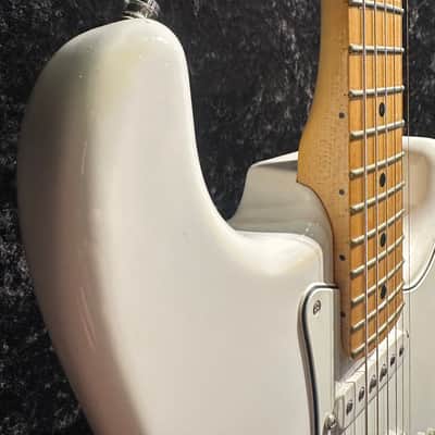Fender Player Stratocaster Maple Fretboard 2018 Polar White MIM Electric Guitar image 7