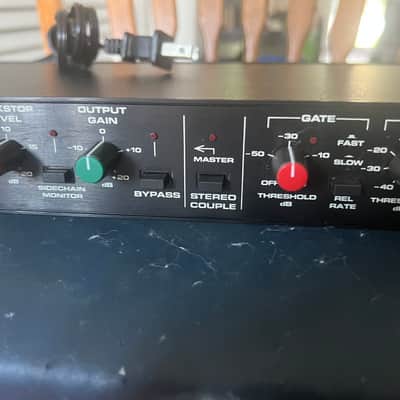 dbx 166 2-Channel Dynamics Processor with sidechain input. Includes Rack mount bolts/washers. Ex-Church, looks new image 3
