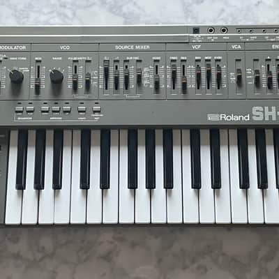 Roland SH-101 32-Key Monophonic Synthesizer 1982 - 1986 Gray