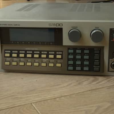 Akai S1100 MIDI Stereo Digital Sampler 1990 - White image 3