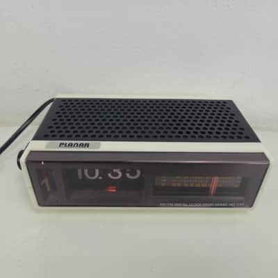 Planar - Model 1138 - AM/FM Digital Clock Radio - In Box image 3