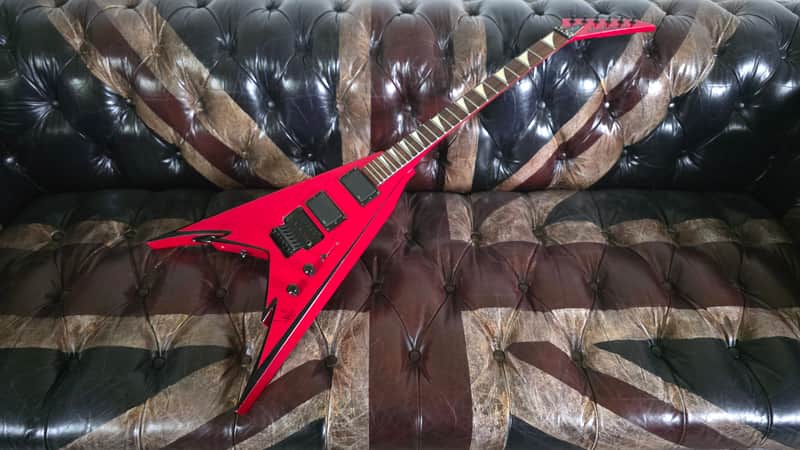 Jackson Demmelition King V ex LONDON CROBAR Soho Metal Rock Bar Artist Signed Phil Demmel Machine Head Signature Flying V EMG 81 85 Zakk Wylde Set Floyd Rose Electric Guitar image 1