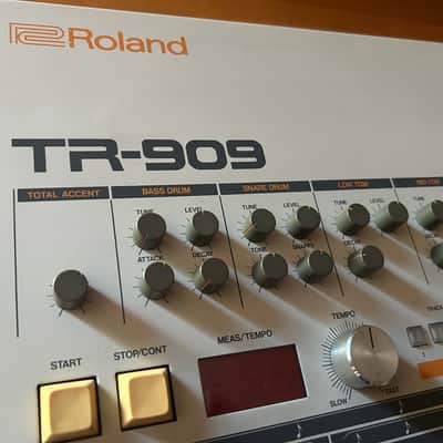 Roland TR-909 Rhythm Composer 1983 - 1985 - White image 3