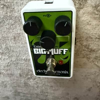 Electro-Harmonix Nano Bass Big Muff Pi Distortion / Sustainer 2014 - Present - Green / Black image 4