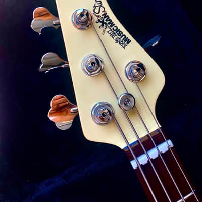 Ernie Ball Music Man StingRay Special 4 H with Rosewood Fretboard - 2018 -  Buttercream image 2