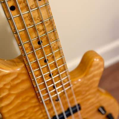 Lakland USA 55-94 Deluxe 5-String Bass – Quilted Maple – Birdseye Maple – Bartolini – G&G Case image 5