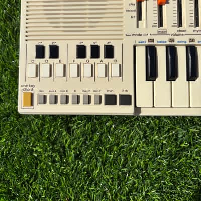 Casio PT-30 31-Key Mini Synthesizer 1980s - White image 3