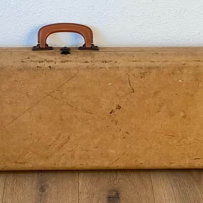 1950's Fender Musicmaster, Duo-Sonic Brown Guitar Case, Great Case for Your Guitar ! ! image 5