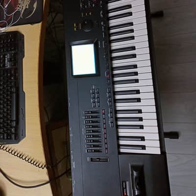 Korg i30 Interactive Music Workstation - 220V image 1
