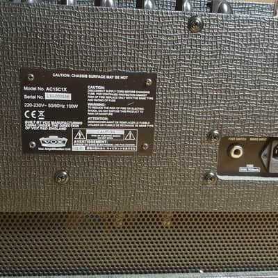 Vox AC15C1X Custom 2-Channel 15-Watt 1x12" Blue Alnico Guitar Combo 2010 - 2019 - Black image 11