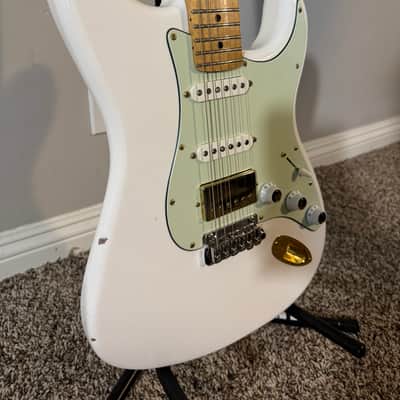 Fender Player Stratocaster with Maple Fretboard 2018 - 2024 - Polar White (UPGRADED) image 4
