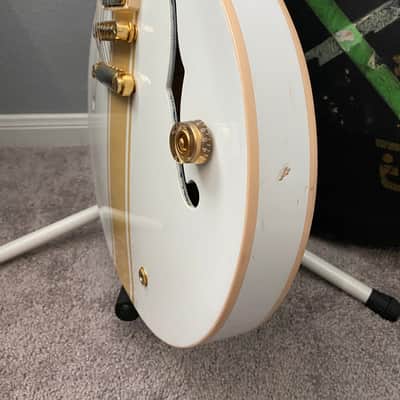 Gibson Tom Delonge Signature ES-333 - Custom Shop White w/ Gold Stripe, Inlay and Headstock. See Des image 10