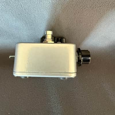 JHS Electro-Harmonix Triangle Big Muff Reissue with Illuminati Mod 2018 - Silver image 3