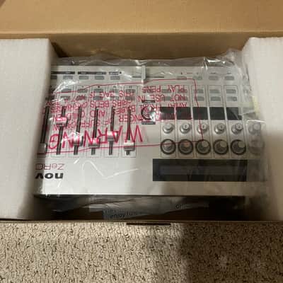 Novation Novation ZeRO SL MkII MIDI Controller – Boxed, Like New 2021 - Plastic-Metal image 2