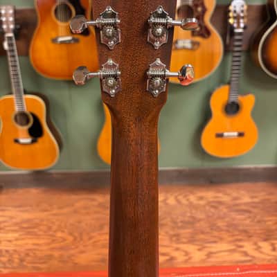 2013 Martin Custom Shop 00-14 (00-18) Adirondack Top Ambertone image 20