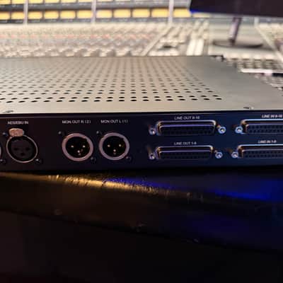 Universal Audio Apollo 16 18x20 Thunderbolt 2 Audio Interface with UAD DSP - Black image 8