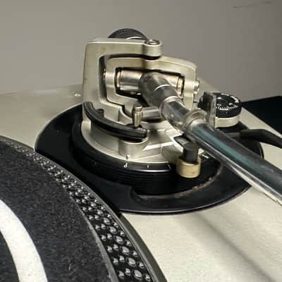 Technics SL-1200MK2 — working direct-drive DJ turntable image 8