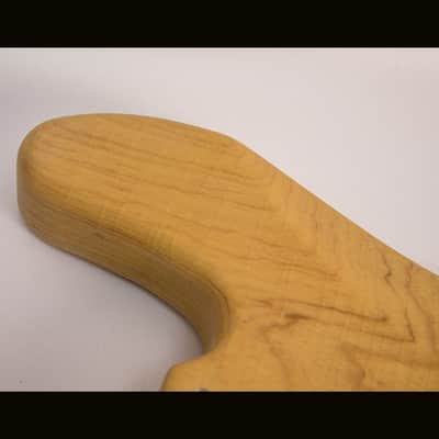 Guitar Mill J-Style Bass Body / 1 Piece Swamp Ash / 4 lbs. 2 oz. / Nitrocellulose "Vintage Amber" Satin / 'Closet Clean' w/ Lacquer Checking (#GIN-4116) image 6