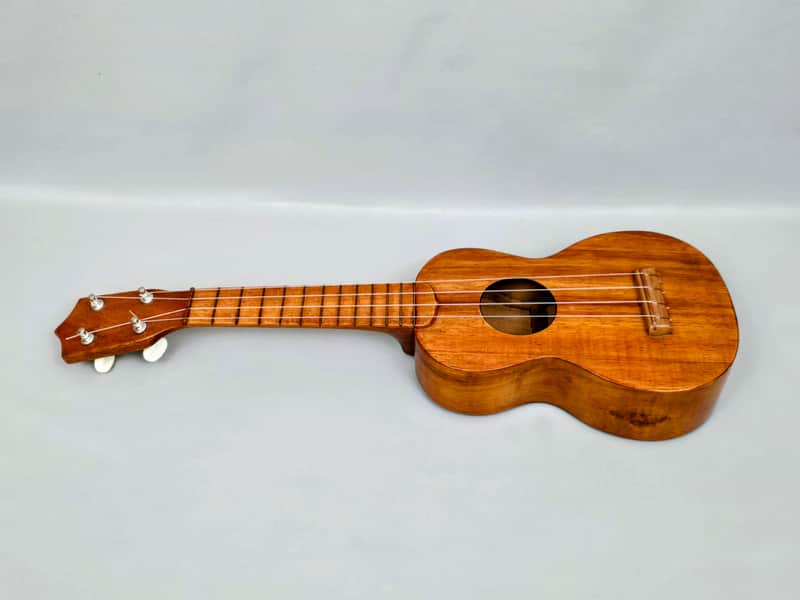 Vintage *RARE* SAM F. CHANG HONOLULU HAWAIIAN KOA 20 3/4” Soprano Ukulele w/Case image 1