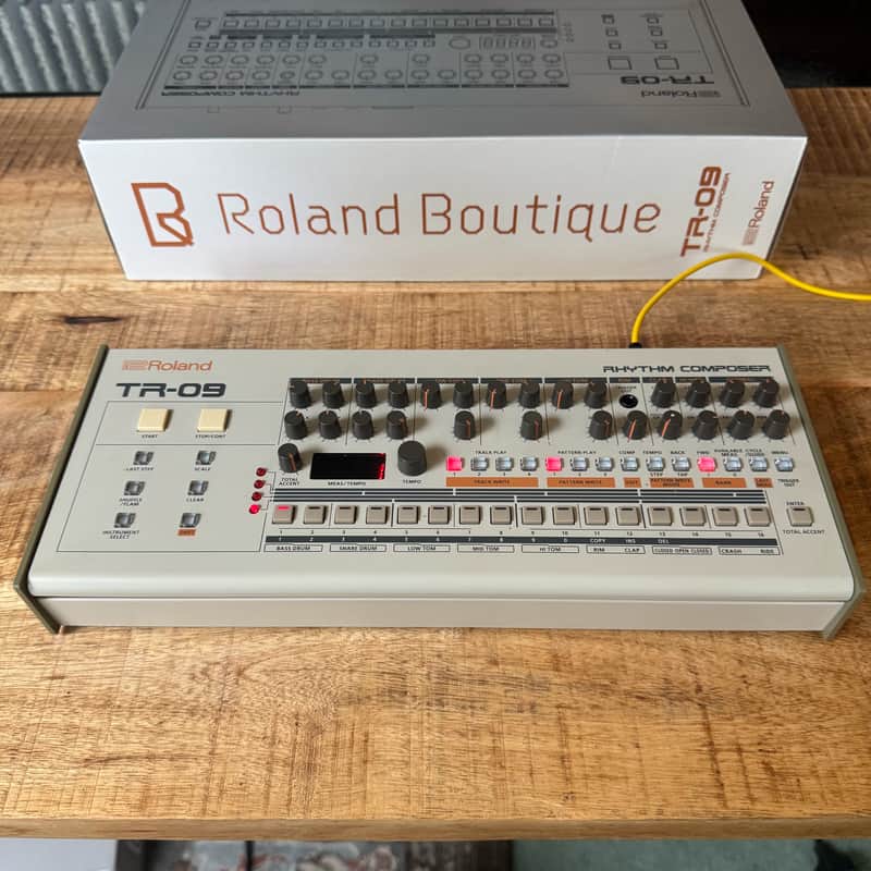 Roland Boutique Series TR-09 Rhythm Performer Drum Machine | Reverb UK