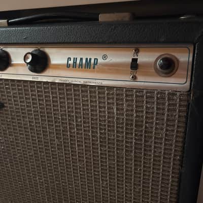 Fender Champ 6-Watt 1x8" Guitar Combo 1970 - 1981 - Silverface image 9