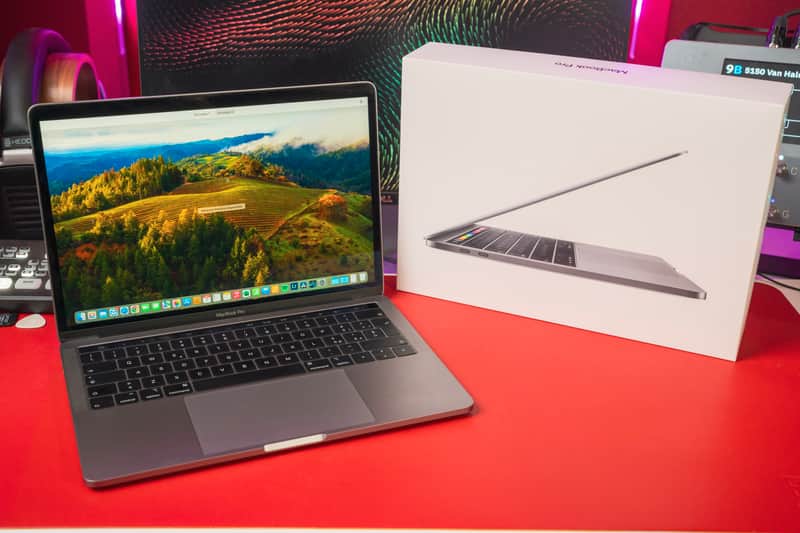 Macbook Pro 13.3" Touch bar 4-Thunderbolt 256GB SSD Intel Core i5 8GB RAM image 1