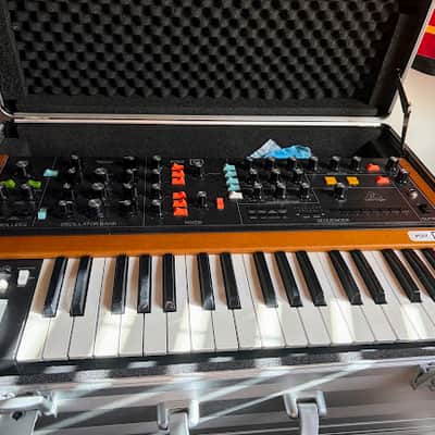 Behringer Poly D 4-Voice Polyphonic Synthesizer 2020 w/ CASE! - Present Black / Wood image 2