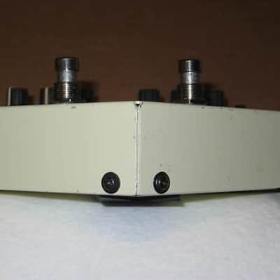 used Visual Sound Route 66 Overdrive & Compression 1st ver of orig model RT66 (late 1990s) only works with adapter (NOT included), has battery clip - but can't power a battery clip (don't know why) + new feet & strings image 9