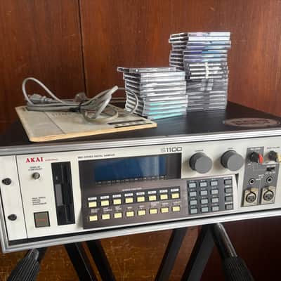 Akai S1100 MIDI Stereo Digital Sampler w/ disks