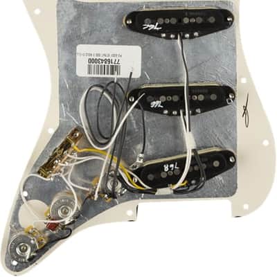 Genuine FENDER Pre-Wired VINTAGE NOISELESS Loaded Strat 11-Hole Shell Pickguard image 2
