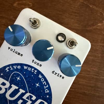 Barber Buss Five Watt World 2026 - White image 3