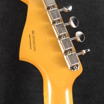 Fender Vintera III Mid '60s Jazzmaster Candy Apple Red Rosewood Fingerboard image 8