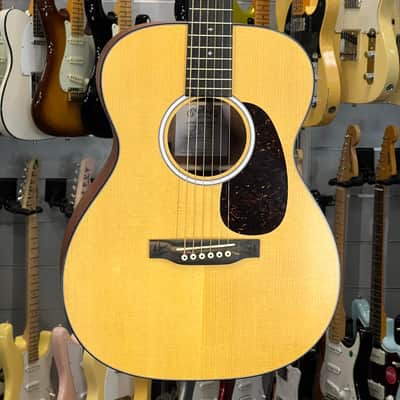 Martin   000 Jr Shawn Mendes image 1