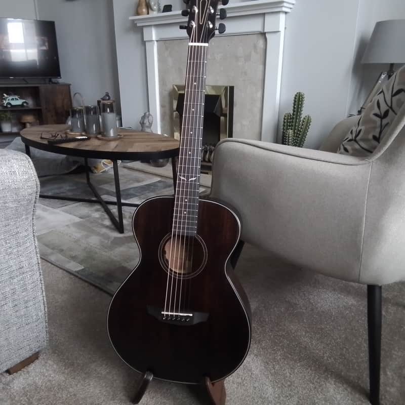 Orangewood Oliver Jr. Mahogany Live