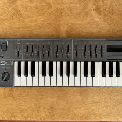 Yamaha CS01 Monophonic Synthesizer 1982 - 1983 - Serviced image 1