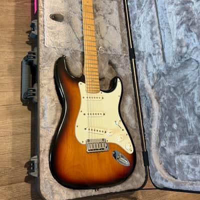 Fender american deluxe stratocaster with ohsc image 2