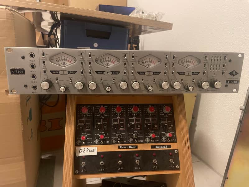 Universal Audio 4-710d 4-Channel Microphone Preamp 2010 - Present - SIlver Bild 1