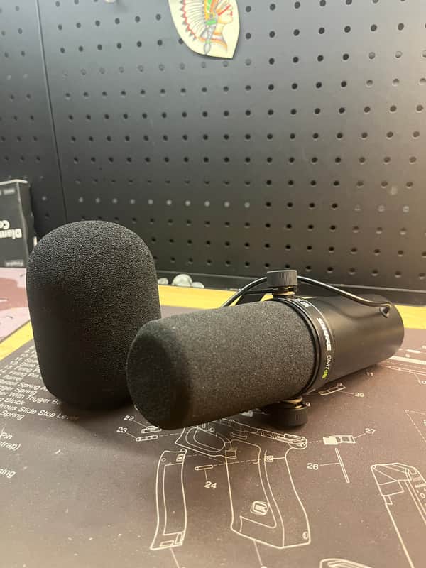 Shure SM7dB Cardioid Dynamic Microphone with Built-In Preamp 2023 - Present - Black image 1
