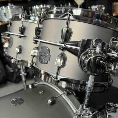 ~WOW!~ Mapex Saturn Evolution Maple/Walnut Hybrid 6-Piece 8/10/12/14/16/22 Drum Kit Set in Gun Metal Grey Lacquer with Black Nickel Hardware image 11